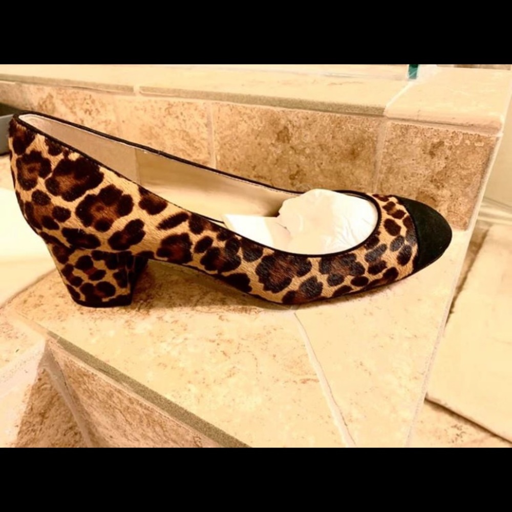Never worn, brand new Ann Taylor heel.